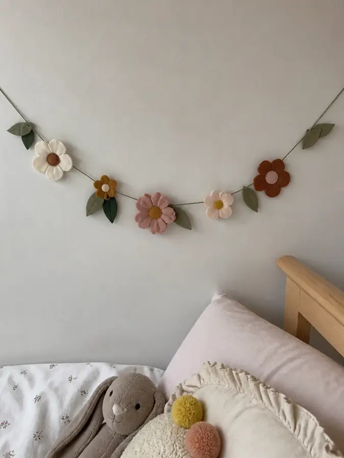 Felt garland in a girl's room